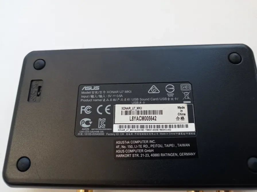 Задняя панель USB звуковой карты ASUS Xonar U7 MKII с техническими характеристиками