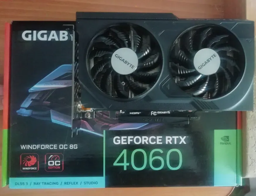 Видеокарта GIGABYTE GeForce RTX 4060 на упаковке