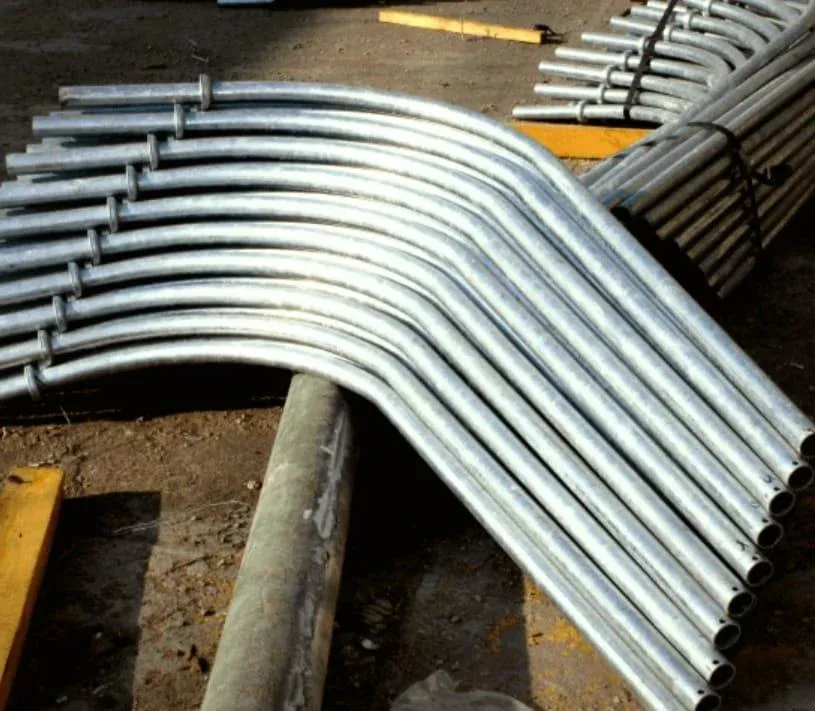 Набор изогнутых труб из оцинкованной стали для конструкций