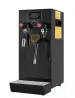 Екі тұтқалы кофемашинасы, кофе берілуі және дисплеймен. Стильді қара корпус және кружкалар үшін ұстағыш.