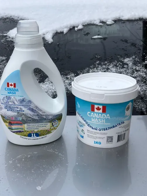 Гель для стирки Canada Wash объём 1 литр и кислородный отбеливатель на фоне снега