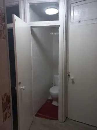 Коридор с зеркалом и обоями