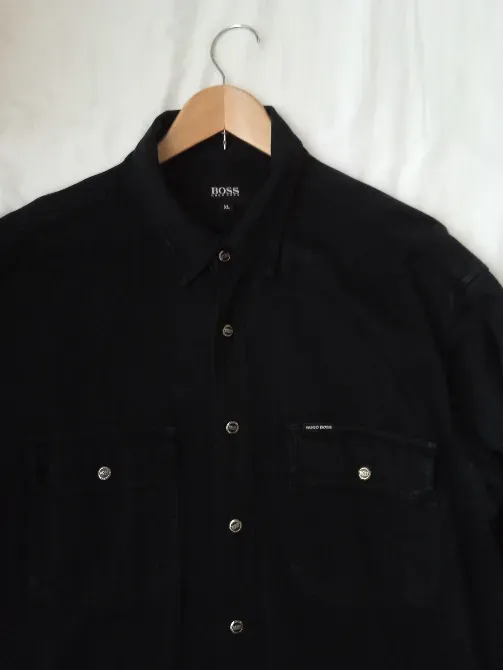 Мужская черная рубашка с коротким рукавом и кнопками