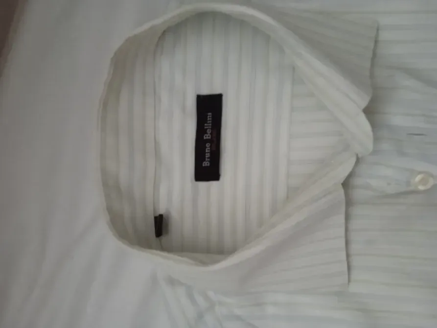 Мужская рубашка в белую полоску с воротником