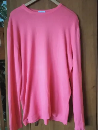 Бирка с изображением на белой футболке Lab