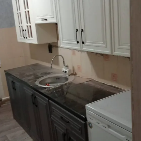 Белый шкаф с четырьмя дверцами