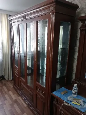 Белый шкаф с четырьмя дверцами