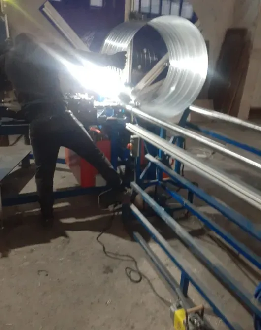 Работник за станком по обработке металла