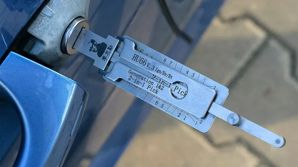 Инструмент для вскрытия замка автомобиля