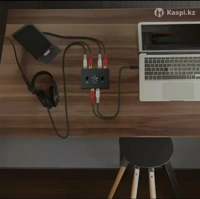 Устройство для подключения аудиоустройств и наушников к компьютеру