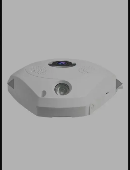 Камера с квадратным корпусом и одним объективом, вид сбоку