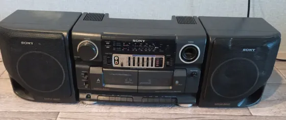 Стереосистема Sony с двумя динамиками и кассетной декой