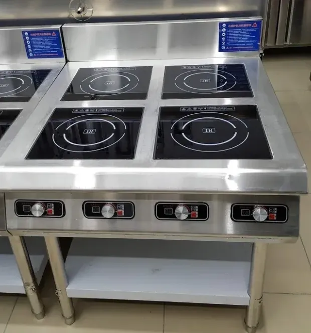 Электрическая плита с индукционными конфорками, металлический корпус, четыре панели для приготовления пищи, регулируемые ручки управления