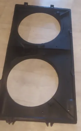 Крышка радиатора с двумя отверстиями под вентиляторы