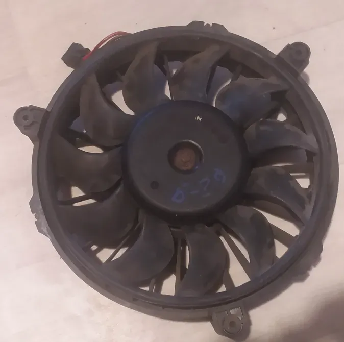 Вентилятор радиатора с лопастями