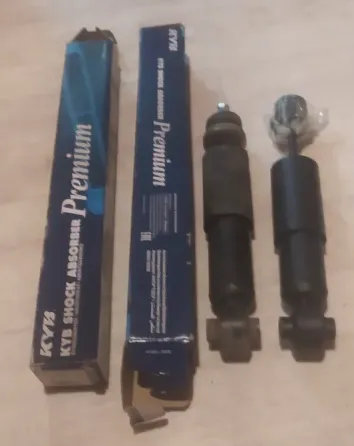 Амортизаторы KYB в упаковке