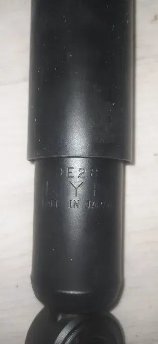 Метки и модель на амортизаторе