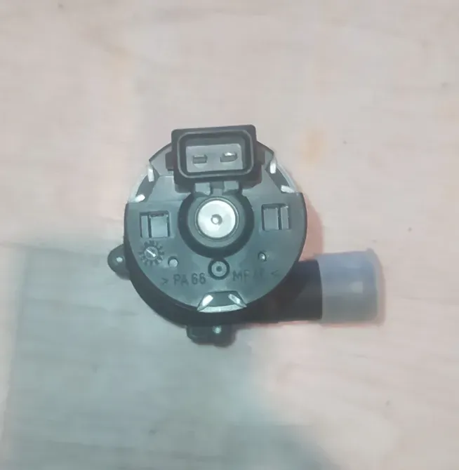 Задняя сторона инжектора топлива Bosch