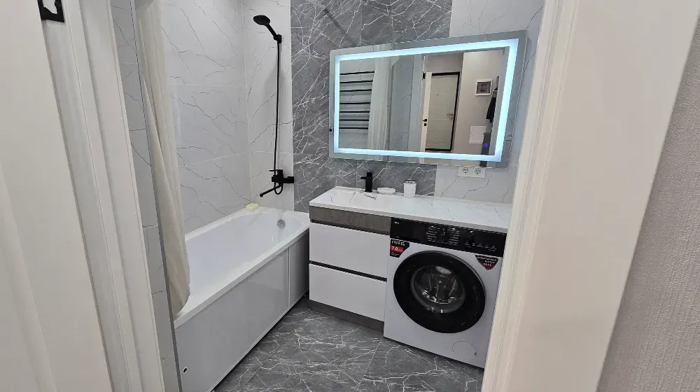 Уютный туалет с современными удобствами