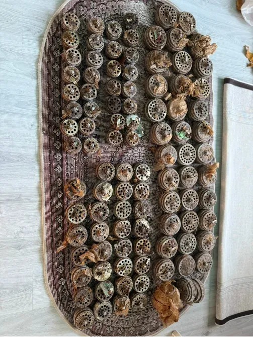 Комплекс деталей и компонентов в обертках