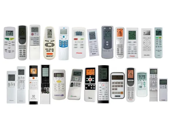 Пульт дистанционного управления различных производителей на фоне компьютера