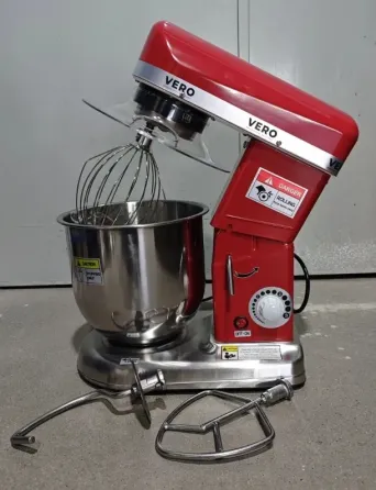 Миксер VERO черного цвета с металлической чашей и венчиком