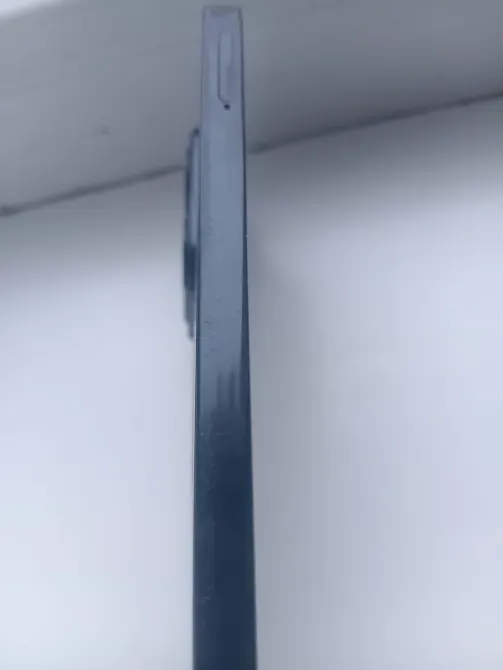 Боковой вид смартфона