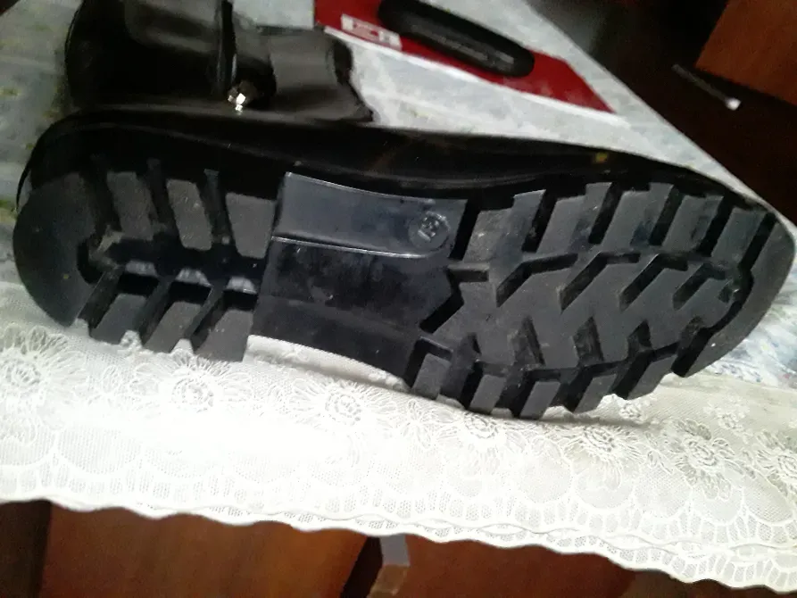 Подошва резиновых сапог с рифлением для лучшего сцепления