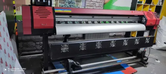 Широкоформатный принтер для печати на различных материалах