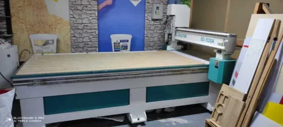 Широкоформатный принтер для печати на различных материалах