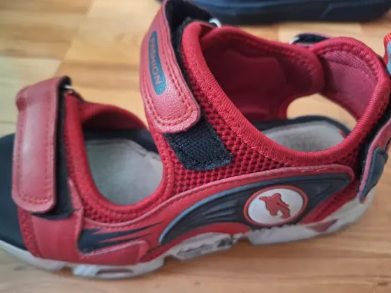 Липучкалы кроссовкалар мен жарқын кірістірмелері