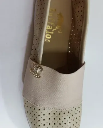 Классикалық қара Venesia балеткалары ішкі жұмысымен