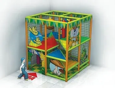 Игровая площадка с горками, батутами и бассейном с шариками