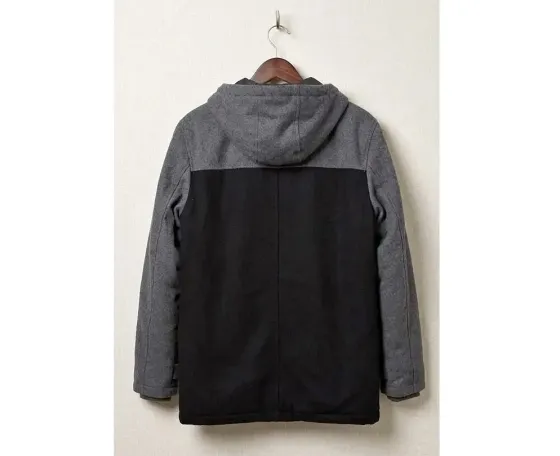 Куртка с капюшоном, серого и черного цветов, спереди с карманами