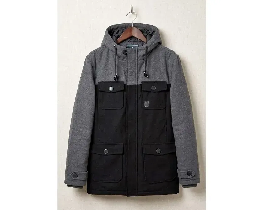 Куртка с капюшоном, серого и черного цветов, спереди с карманами