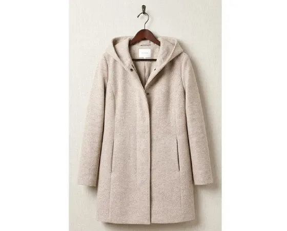 Бежевый капюшонды пальто вешалкада