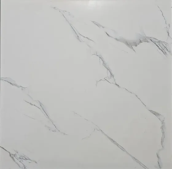 Белая мраморная плитка с легкой текстурой