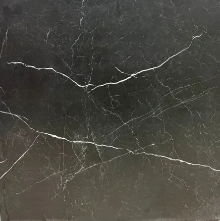 Белая мраморная плитка с легкой текстурой