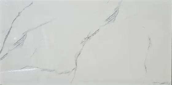 Белая мраморная плитка с легкой текстурой