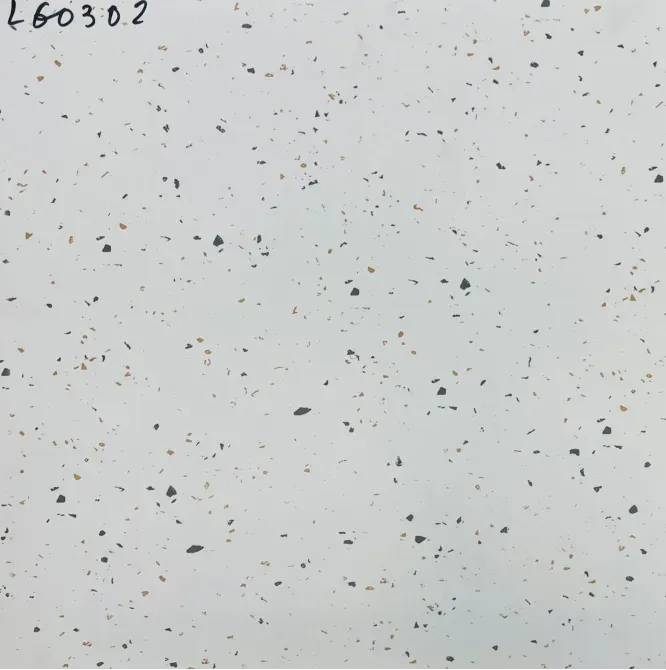 Белая плитка с мелкими черными вкраплениями