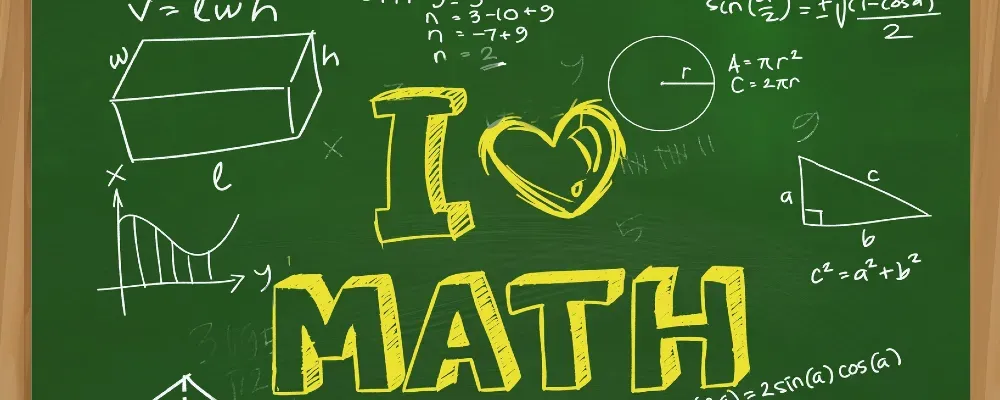 Доска с математическими формулами и текстом 