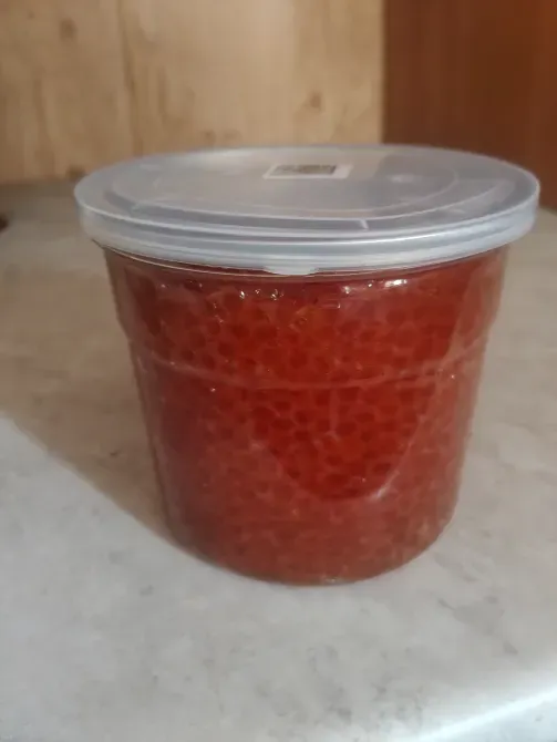Контейнер с красной икрой