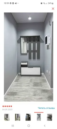 Эстетикалық айна мен аяқ киімге арналған полкасы бар коридор