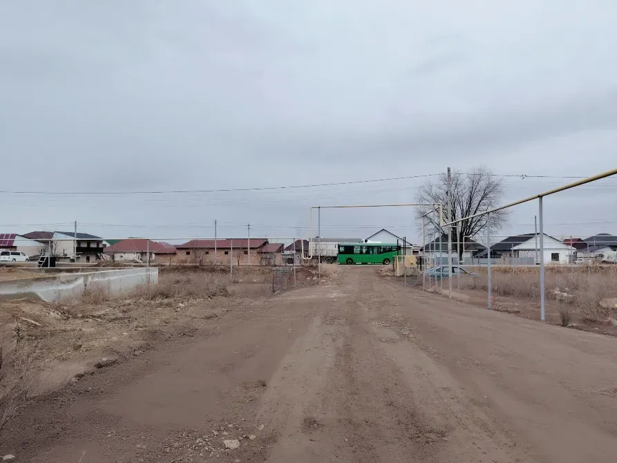 Қосымша үйлермен бос жол учаскесі