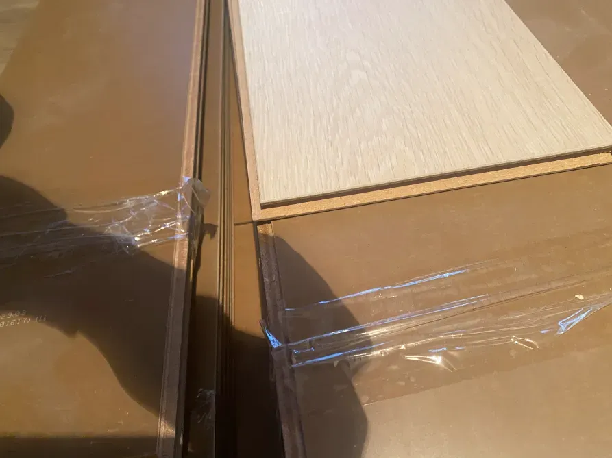 Новые половицы на упаковке