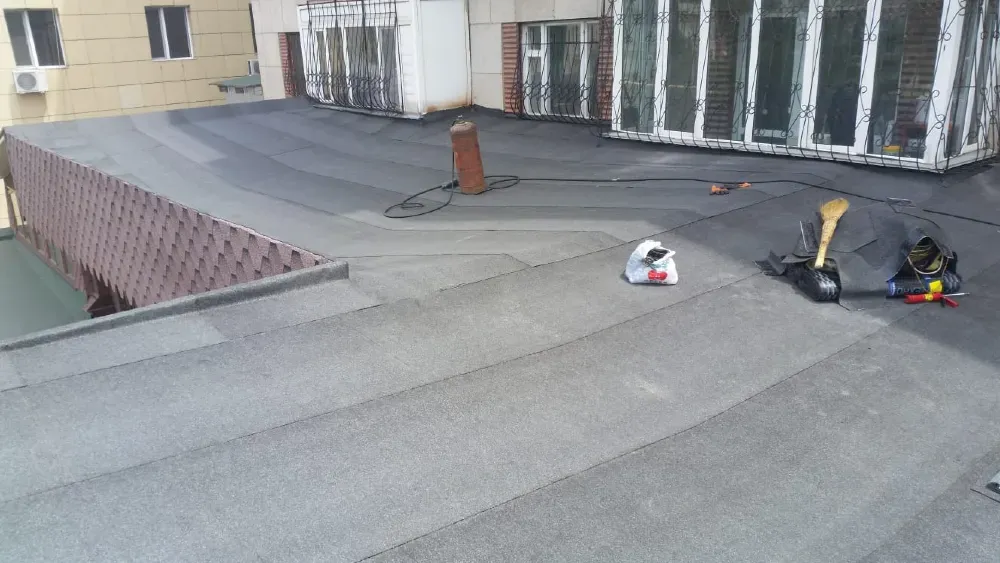 Посмотрите на обновленную плоскую крышу с инструментами