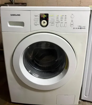 Стиральная машина Bosch серии 4 с загрузкой, белый цвет, цифровая панель управления