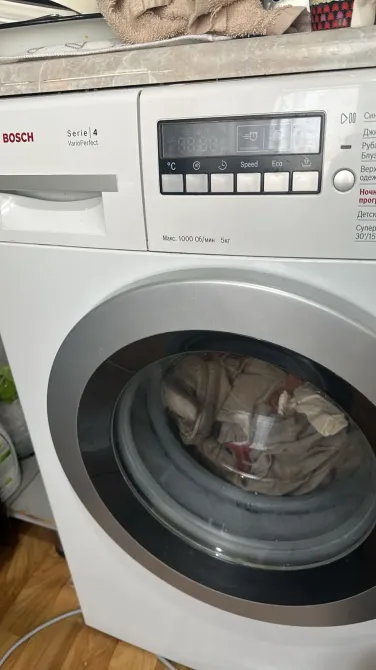 Стиральная машина Bosch серии 4 с загрузкой, белый цвет, цифровая панель управления