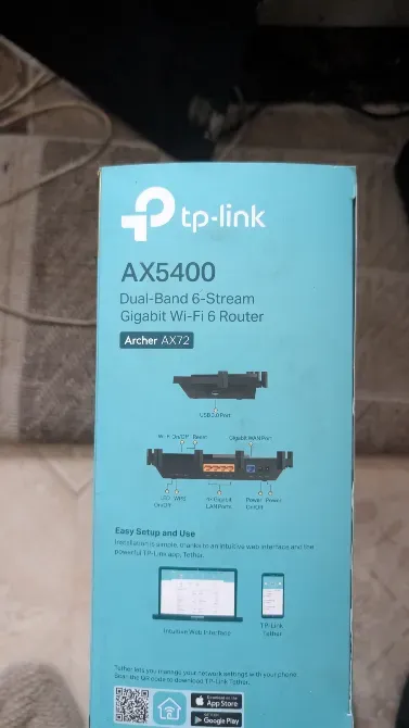 Задняя сторона коробки маршрутизатора TP-Link AX5400 с информацией о настройке и функциях