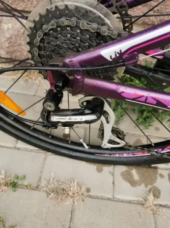 велосипед с высоким рулем и узкими шинами